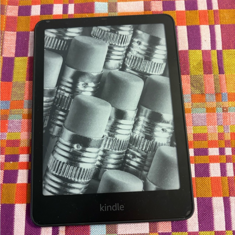 Kindle paperwhite 2024 signature edition metallic black